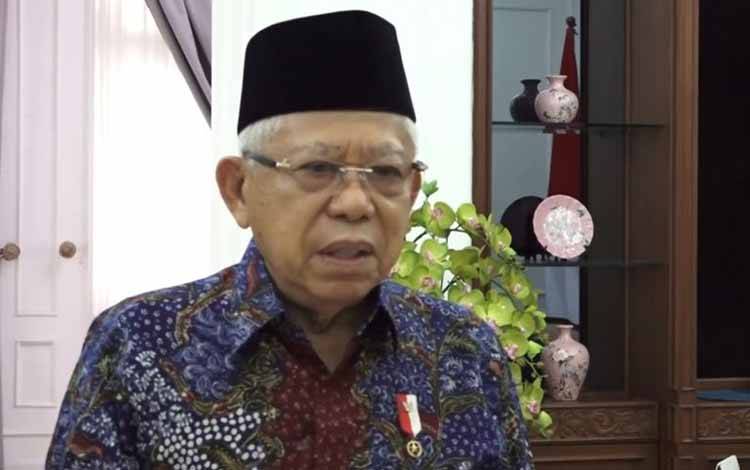 Wakil Presiden Ma'ruf Amin menyampaikan ucapan selamat Hari Raya Idul Adha 1444 Hijriah, yang ditayangkan melalui akun Youtube Wakil Presiden RI, Rabu (28/6/2023). (ANTARA/Rangga Pandu Asmara Jingga)