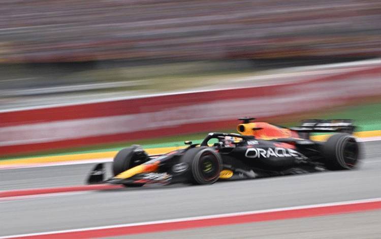 Pebalap tim Red Bull Max Verstappen asal Belanda menjalani Grand Prix Spanyol, Sirkuit Barcelona-Catalunya, Montmelo, Spanyol. (4/6/2023) (AFP/JAVIER SORIANO)