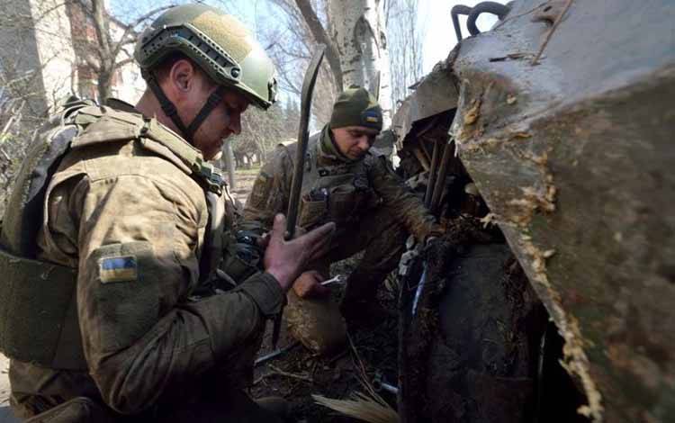 Arsip - Sejumlah prajurit dalam konflik perang antara Rusia dan Ukraina. (ANTARA/Xinhua)