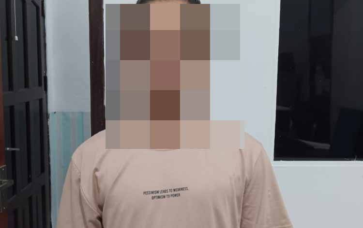 Pelaku Tindak Pidana Perdagangan Orang (TPPO) saat diamankan di Mapolres Kotim. (FOTO: IST)