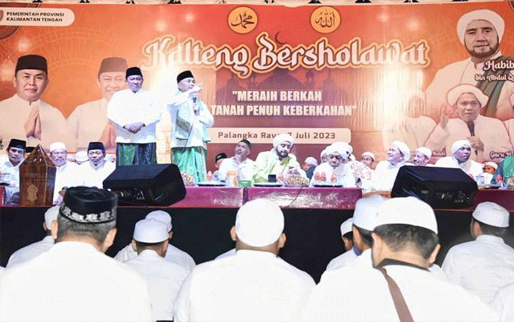 Kalteng Bersholawat yang digelar Pemerintah Provinsi Kalimantan Tengah di Kota Palangka Raya, Jumat (7/7/2023). (ANTARA/HO-Pemprov Kalteng)