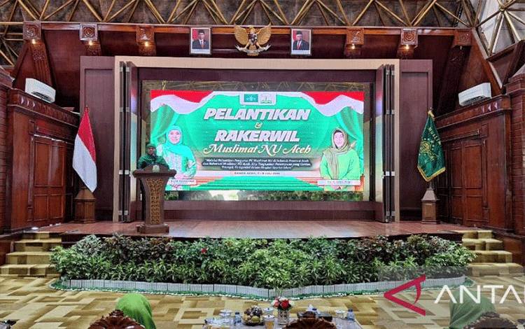Ketua Umum Pengurus Pusat Muslimat Nahdlatul Ulama (NU) Khofifah Indar Parawansa di Anjong Mon Mata Banda Aceh, Sabtu (8/7/2023) ((ANTARA/M Ifdhal)