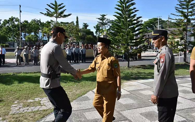 Wabup Kapuas, HM Nafiah Ibnor saat hadiri kegiatan di Polres Kapuas. (FOTO: IST)