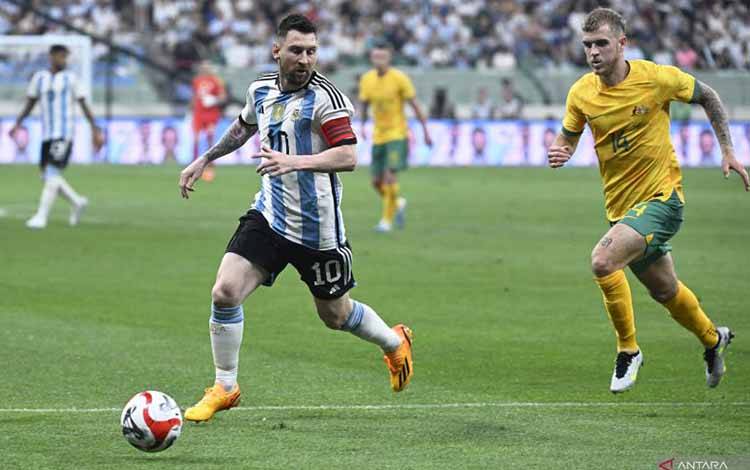 Pemain Argentina Lionel Messi saat pertandingan persahabatan melawan Australia di Beijing 15 Juni 2023. (ANTARA/AFP/WANG ZHAO)