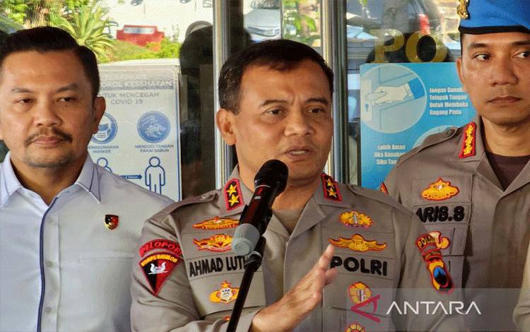 Kapolda Jateng Irjen Pol.Ahmad Luthfi menyampaikan perkembangan penanganan kasus tewasnya tahanan Polresta Banyumas di Semarang, Senin. (ANTARA/ I.C.Senjaya)