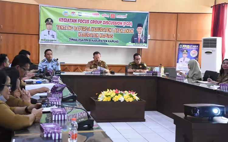 Kegiatan FGD persiapan Rancangan Perda Kabupaten Layak anak di Pemkab Kapuas. (FOTO: IST)