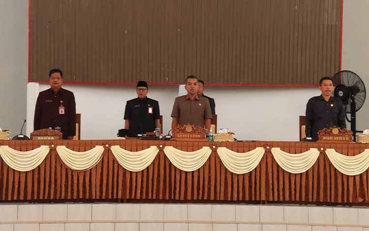 Sekda Seruyan Djainuddin Noor saat menghadiri Rapat Paripurna DPRD Seruyan, Selasa, 25 Juli 2023.