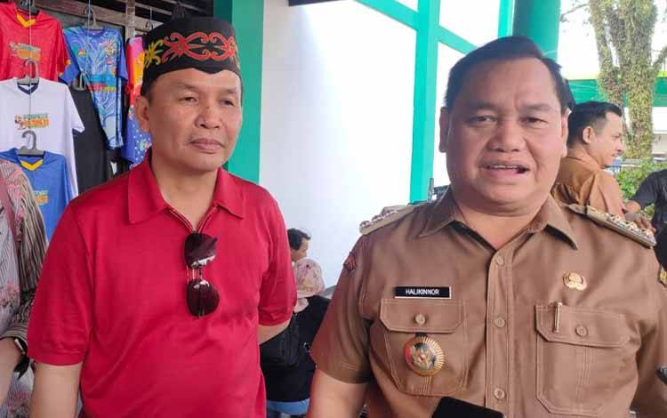 Anggota DPR RI dapil Kalimantan Tengah Agustiar Sabran bersama Bupati Kotawaringin Timur Halikinnor saat meninjau kegiatan Porprov XII Kalteng, Senin, 31 Juli 2023. (FOTO: DEWIP)