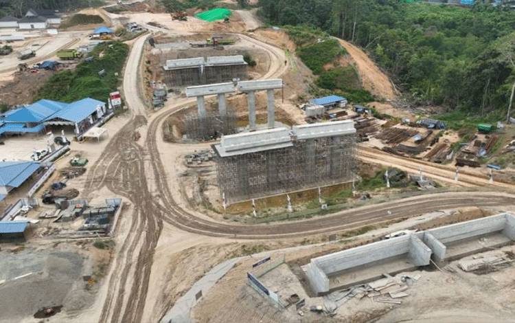 Pembangunan jalan tol menuju Ibu Kota Negara (IKN) Nusantara di Kalimantan Timur. ANTARA/HO-Kementerian PUPR