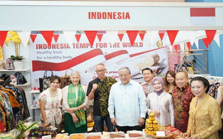 Kedutaan Besar Republik Indonesia (KBRI) di Manila memperkenalkan makanan tradisional tempe melalui Festival Tempe yang digelar dalam Festival Makanan ASEAN (AFF) 2023 di SM Mall of Asia, Manila, pada 6 Agustus. (ANTARA/HO-KBRI Manila)
