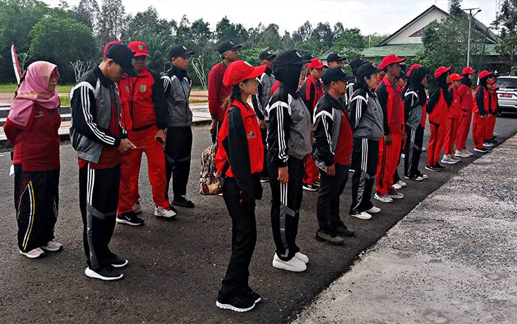 Atlet O2SN Pulang Pisau saat mengikuti pelepasan kontingen sebelum diberangkatkan ke Kota Palangka Raya, Senin, 7 Agustus 2023 (FOTO: M PRADILA KANDI)