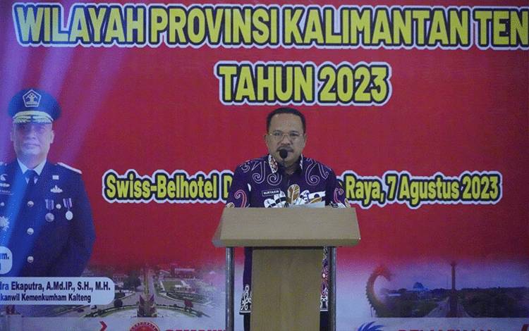 Sekretaris Daerah (Sekda) Kalimantan Tengah (Kalteng), Nuryakin saat membacakan sambutan. (FOTO:RINTO)