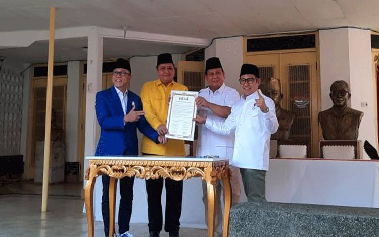 Ketua Umum Partai Golkar, PAN, PKB, dan Gerindra berkoalisi dukung Prabowo Subianto sebagai capres pada Pemilu 2024 di Museum Naskah Proklamasi, Jakarta, Minggu (13/8/2023). ANTARA/Laily Rahmawaty