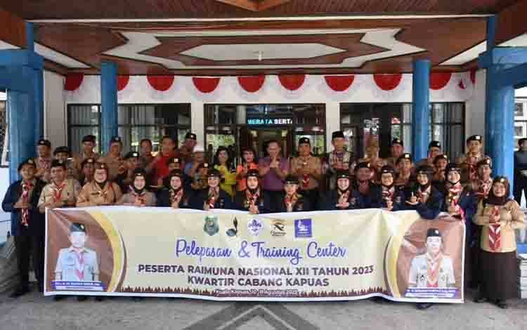 Sekda Kapuas bersama jajaran Kwarcab Kapuas yang akan ikuti Raimuna Nasional XII tahun 2023. (FOTO: IST)