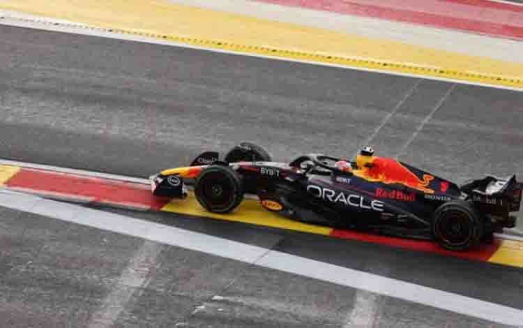 Pebalap Red Bull Max Verstappen dalam sesi kualifikasi GP Belgia di Sirkuit Spa-Francorchamps, Jumat (ANTARA/AFP-Simon Wohlfahrt)