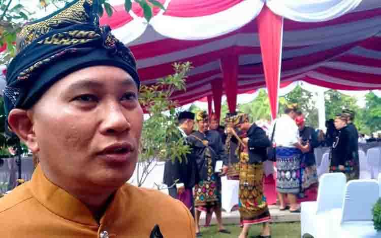 Direktur RSUD Provinsi Nusa Tenggara Barat (NTB), dr Lalu Herman Mahaputra atau dokter Jack saat dikonfirmasi wartawan usai menghadiri peringatan HUT ke-78 RI di Kantor Gubernur NTB di Mataram, Kamis (17/8/2023). (ANTARA/Nur Imansyah).