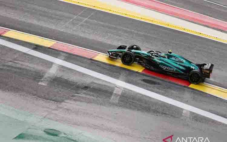 Pembalap Aston Martin Fernando Alonso saat menjalani sesi kualifikasi Grand Prix Belgia di Sirkuit Spa-Francorchamps pada 28 Juli 2023. (ANTARA/AFP/SIMON WOHLFAHRT)