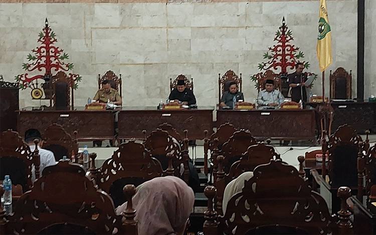 Suasana saat DPRD Kapuas gelar Rapat paripurna ke-7 masa persidangan III, bertempat di ruang paripurna dewan pada Senin, 28 Agustus 2023. (FOTO: DODI)