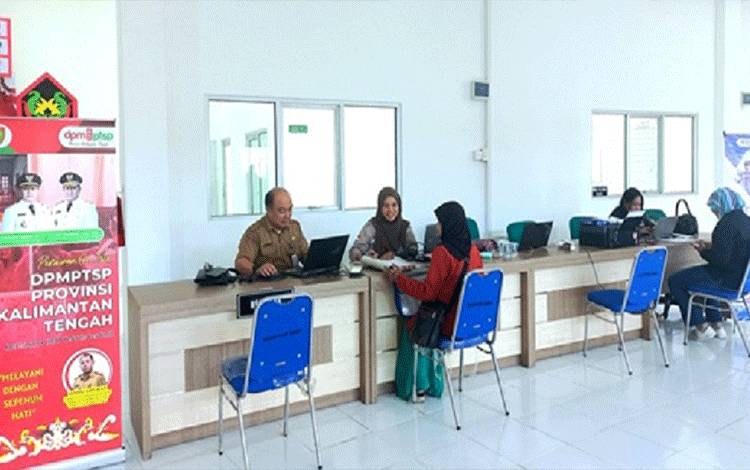 Suasana Pelayanan Perijinan On Site di Mal Pelayanan Publik Habaring Hurung, Sampit. (FOTO: DPMPTSP KALTENG)