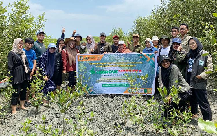 Kegiatan penanaman mangrove di Desa Bagan Kuala, Kecamatan Tanjung Beringin, Kabupaten Serdang Bedagai, Sumatera Utara pada Minggu, 3 September 2023. (FOTO: Dokumentasi Prof Rahmawaty)