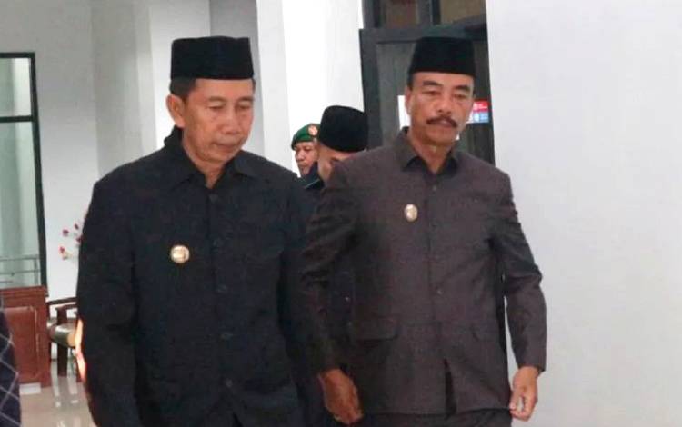 Bupati Barito Utara, H Nadalsyah bersama Wakil Bupati Barito Utara, Sugianto Panala Putra. (FOTO: DHANI)