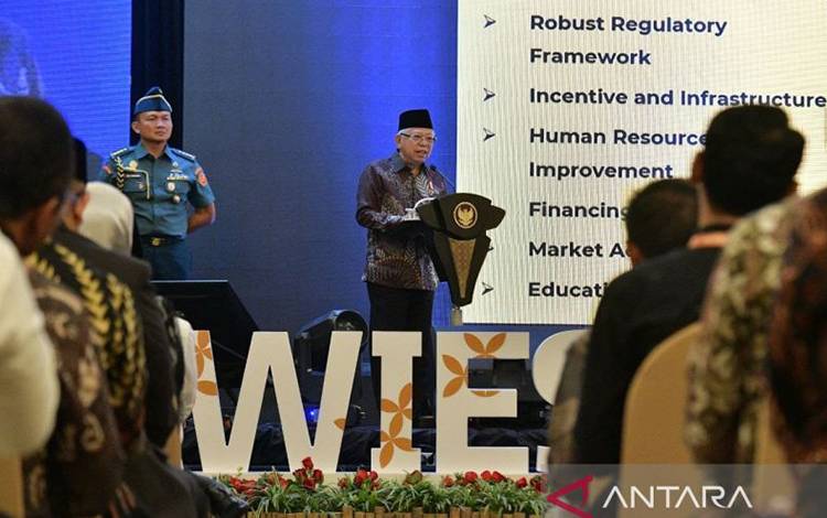 Wakil Presiden (Wapres) RI Ma'ruf Amin memberikan paparan pada kegiatan WIES di Padang, Jumat, (8/9/2023). ANTARA/HO-Setwapres.
