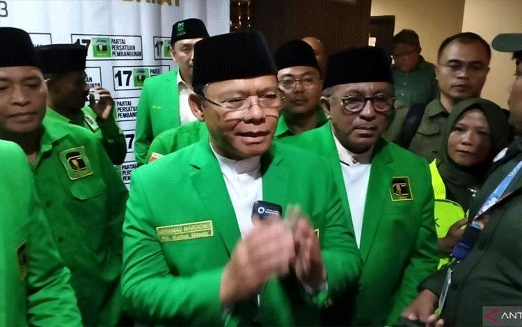 Pelaksana Tugas (Plt) Ketua Umum PPP Muhamad Mardiono saat diwawancarai di Padang, Sabtu, (9/9/2023). ANTARA/Muhammad Zulfikar.