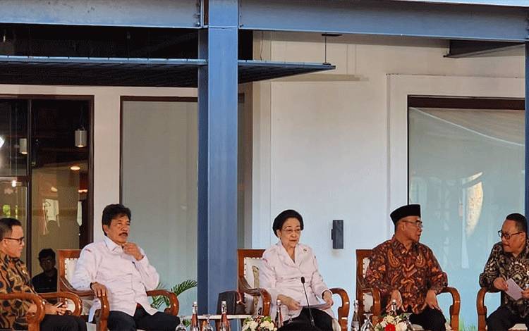 Narasumber kegiatan Pembinaan Ideologi Pancasila melalui Program Eksekutif Nasional (PIP-PEN) di Gedung Arsip Nasional Republik Indonesia, Jakarta. (FOTO: IST)