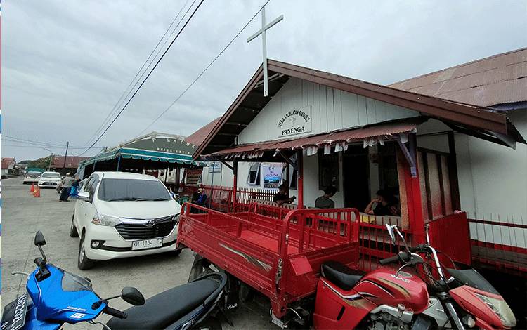 Gereja Panenga Jalan Mendawai tetap berdiri kokoh paska terjadinya kebakaran dan Menjadi Posko Pengungsian sementara, Jumat, 14 September 2023.(Foto : Pathur)