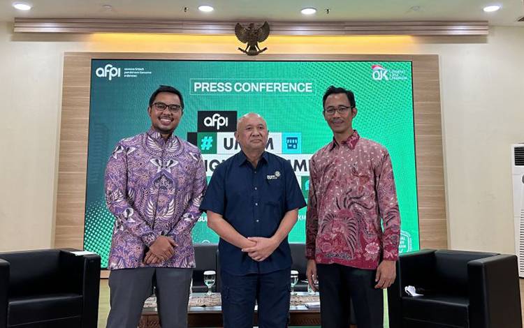 Menteri Koperasi dan UKM Teten Masduki (dua kiri) dalam konferensi pers AFPI UMKM Digital Summit 2023 di Jakarta, Kamis (14/9/2023). ANTARA/Kuntum Riswan.