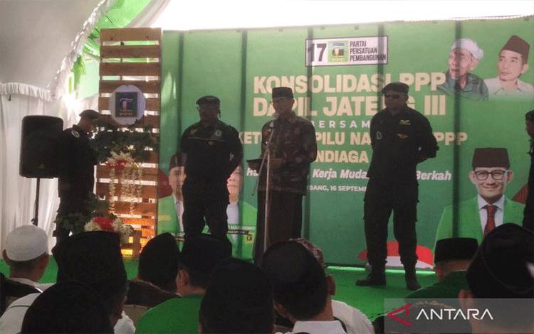 Ketua Badan Pemenangan Pemilu Nasional PPP, Sandiaga Uno, saat rapat konsolidasi PPP Dapil Jateng III di Rembang, Jawa Tengah, Jumat (16/9/2023). ANTARA/Akhmad Nazaruddin Lathif