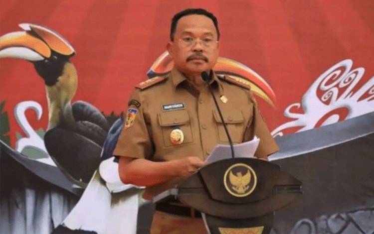 Sekretaris Daerah Provinsi Kalimantan Tengah, Nuryakin dalam pembukaan Jambore UMKM Tahun 2023 baru-baru ini di Kotawaringin Barat. (FOTO: Dokumentasi OJK Kalteng)