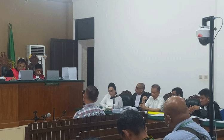 Saksi-saksi saat memberikan keterangan di persidangan Pengadilan Tipikor Palangka Raya, Selasa, 19 September 2023 (Foto: Apriando)