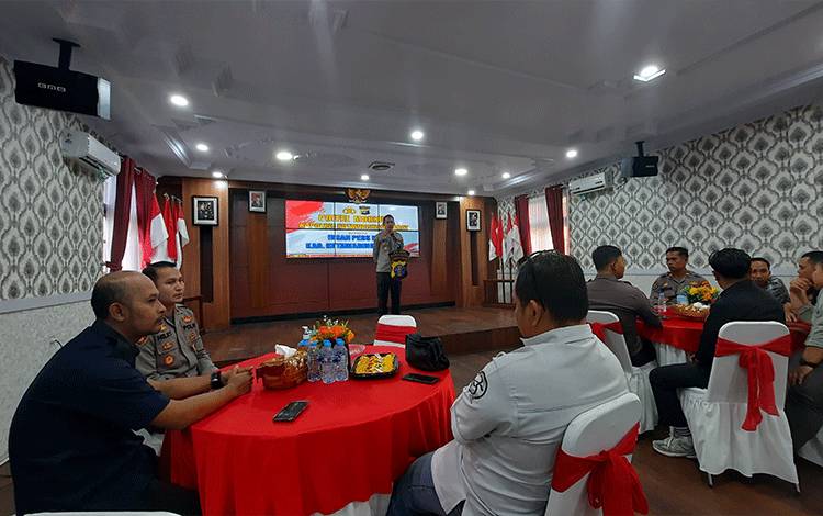 Kapolres Kobar AKBP Bayu Wicaksono saat memberikan sambutan dalam coffe morning bersama PWI Kobar, Selasa, 19 September 2023. (Foto : DANANG)