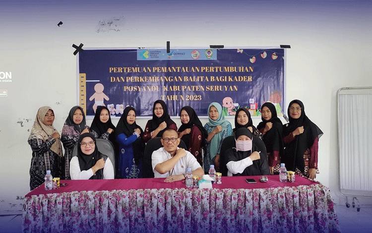 Kepala Dinas Kesehatan Kabupaten Seruyan dr Bahrun Abbas saat kegiatan Pertemuan Pemantauan Pertumbuhan dan Perkembangan Balita Bagi Kader Posyandu (Foto : Ist)