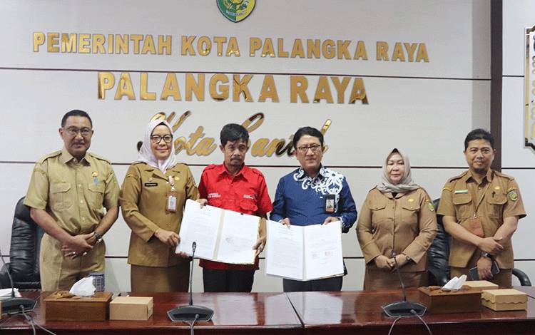 Penandatanganan Memorandum of Understanding yang disingkat MoU atau nota kesepakatan antara Pemko Palangka Raya dan Bank Indonesia Provinsi Kalimantan Tengah baru-baru ini. (FOTO: TESTI PRISCILLA)