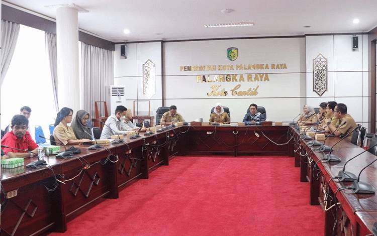 Pertemuan dan penandatanganan MoU antara Pemko Palangka Raya dan Bank Indonesia Provinsi Kalimantan Tengah baru-baru ini.(FOTO: TESTI PRISCILLA)