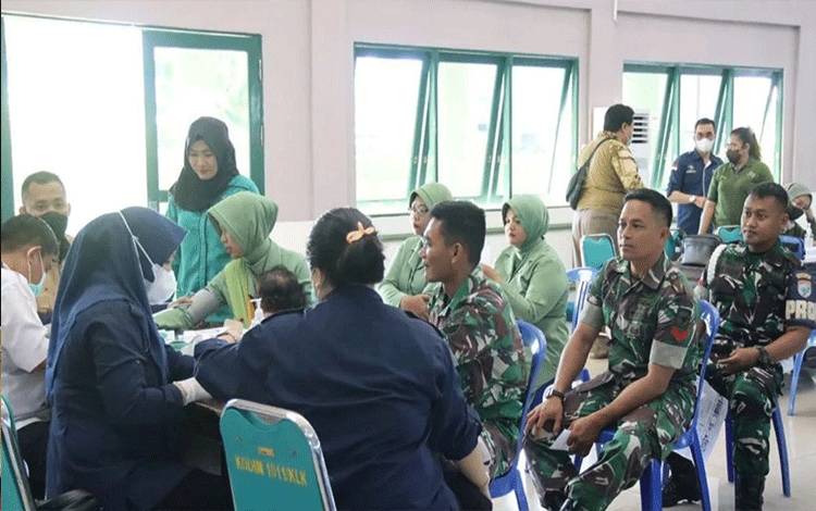 Suasana saat kegiatan Baksos kesehatan digelar Kodim 1011 Kuala Kapuas sambut HUT ke-78 TNI tahun 2023. (FOTO: IST)
