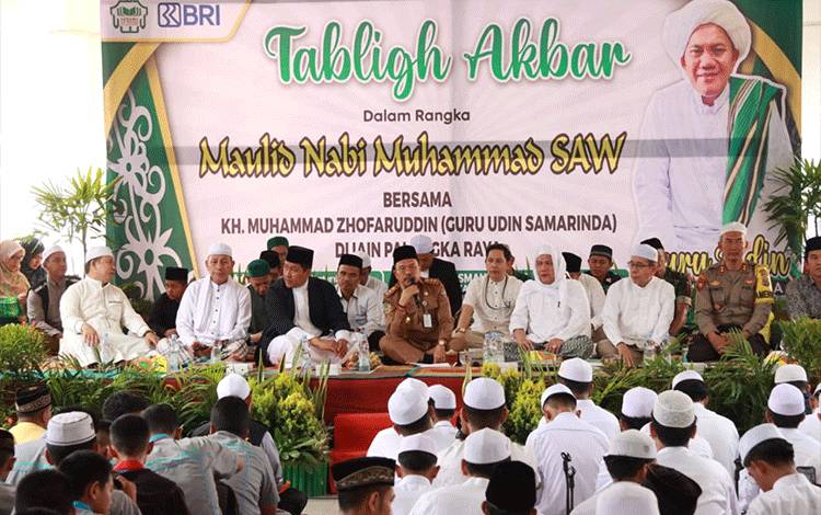 Peringatan Maulid Nabi Muhammad S.A.W Tahun 1445 H bersama KH. M. Zhofaruddin. (FOTO: ASEP)