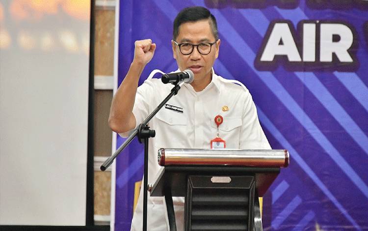 Kepala Bappedalitbang Provinsi Kalteng Leonard S. Ampung Saat Membuka Acara Rapat Komisi dan Sidang Pleno IV. (FOTO: IST)
