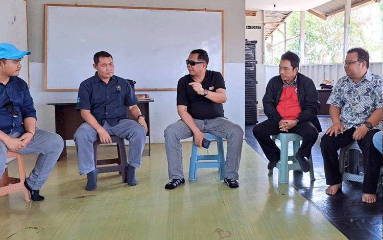 Diskusi saat kunjungan Kepala Dislutkan Provinsi Kalteng Darliansjah di PT. CP Prima TBK di Tegal, Jawa Tengah. (FOTO: IST)