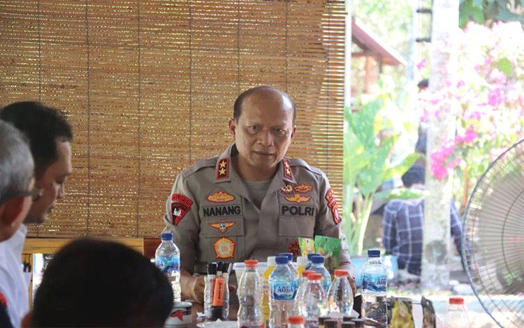 Kapolda Kalteng Irjen Pol Nanang Avianto saat memimpin kegiatan konsolidasi di PT HMBP Seruyan (Foto : Bidhumas Polda Kalteng)