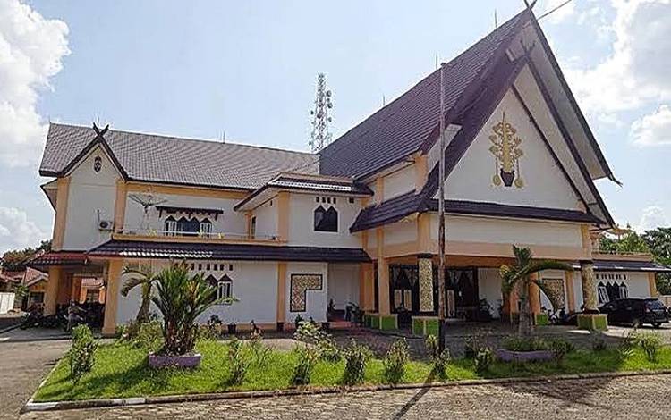 Gedung DPRD Kabupaten Barito Timur. (FOTO: IST)