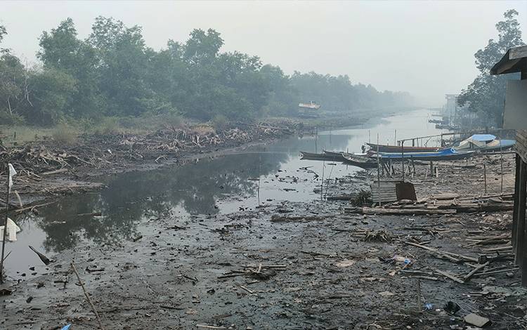  Kondisi sungai Kameloh baru kering (Foto : Pathur)