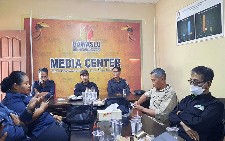 Bawaslu Kobar gelar media gathering bersama insan pers. (Foto : DANANG)