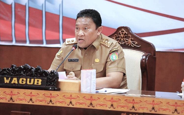 Wagub Kalteng H. Edy Pratowo sampaikan laporan saat Rapat Koordinasi Khusus (Rakorsus) Tingkat Menteri secara virtual. (FOTO:MARIO)
