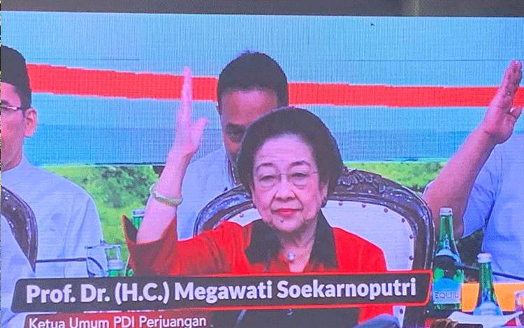 Ketua Umum PDIP Megawati Soekarnoputri mengumumkan bakal cawapres pendamping Ganjar Pranowo di Kantor DPP PDIP, Jakarta, Rabu (18/10/2023). (Antara/Mario S Nasution)