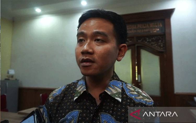 Wali Kota Surakarta Gibran Rakabuming Raka bertemu dengan wartawan di Solo, Jawa Tengah, beberapa waktu lalu. ANTARA/Aris Wasita