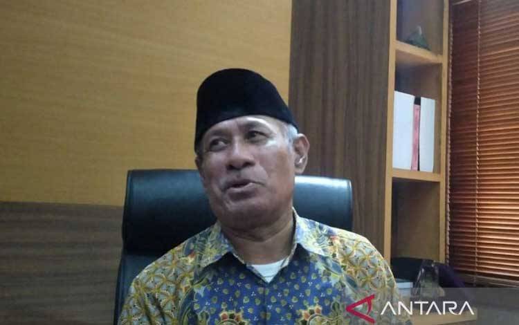 Sekretaris DPD II Partai Golkar Surakarta Taufiqurrahman memberikan keterangan kepada wartawan di Solo, Jawa Tengah, Kamis (19/10/2023). ANTARA/Aris Wasita