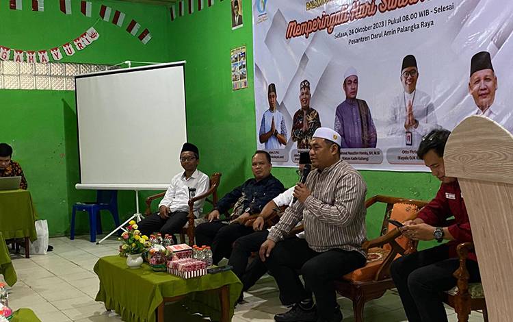 Ketua Umum (Ketum) Kadin Kalteng Rahmat Nasution Hamka saat talkshow di Pondok Pesantren Darul Amin Kota Palangka Raya. (FOTO: FITRI)